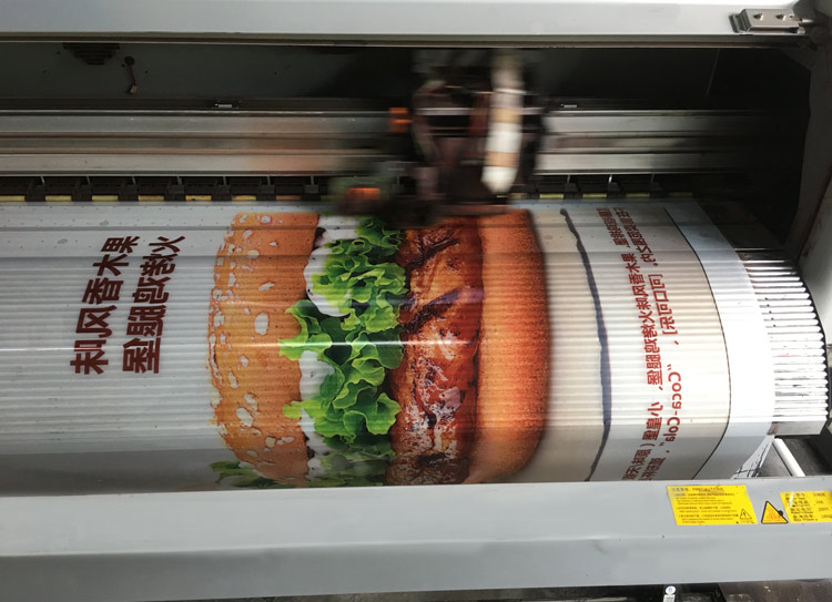 UV透明膜海报打印彩白彩画面加工制作 汉堡王实体店海报案例分享